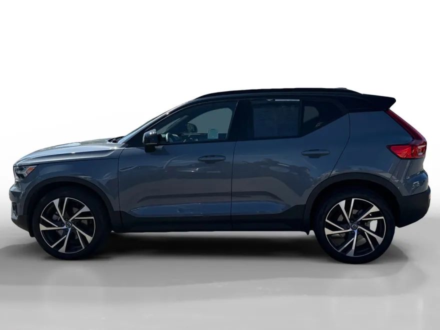 2022 Volvo XC40 R-Design photo 1