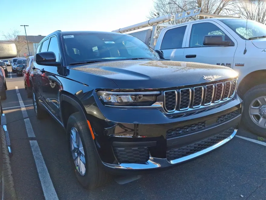 2025 Jeep Grand Cherokee Laredo X photo 1