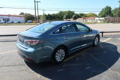 2016 Hyundai Sonata Hybrid Base photo 3