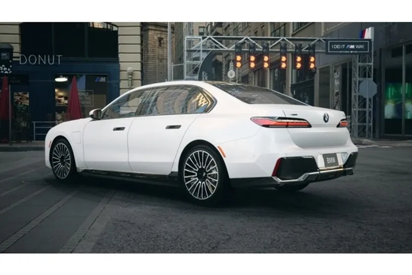 2026 Bmw 750e photo 1