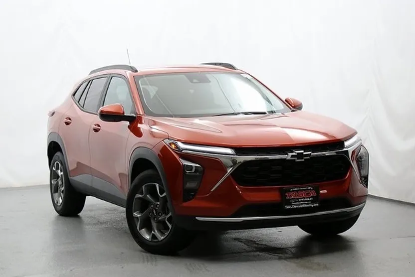 2024 Chevrolet Trax LT photo 1