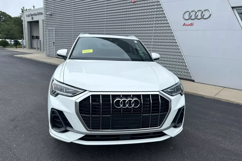 2024 Audi Q3 S line Premium photo 1