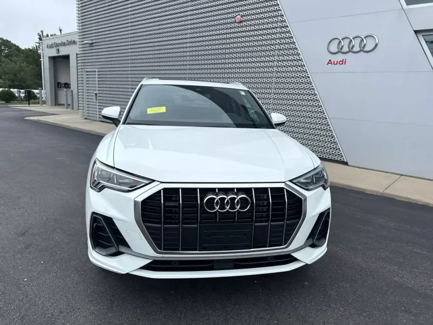 2024 Audi Q3 S line Premium photo 1