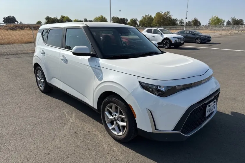 2023 Kia Soul LX photo 1