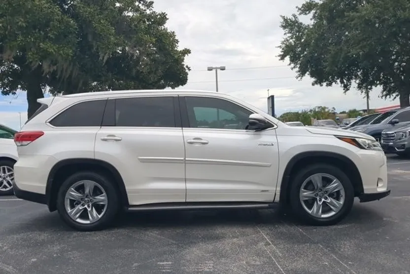 2017 Toyota Highlander Hybrid photo 1