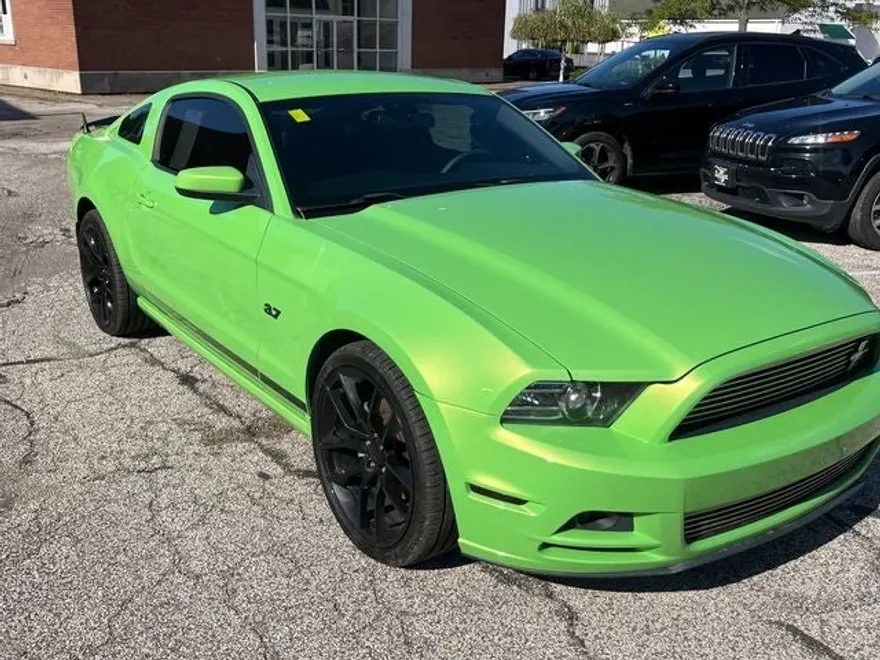 2013 Ford Mustang V6 Premium photo 1