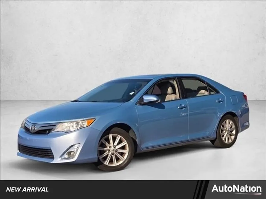 2014 Toyota Camry XLE photo 1