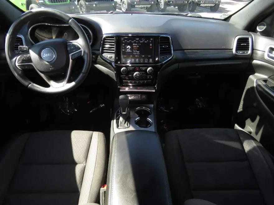 2019 Jeep Grand Cherokee Laredo E photo 1