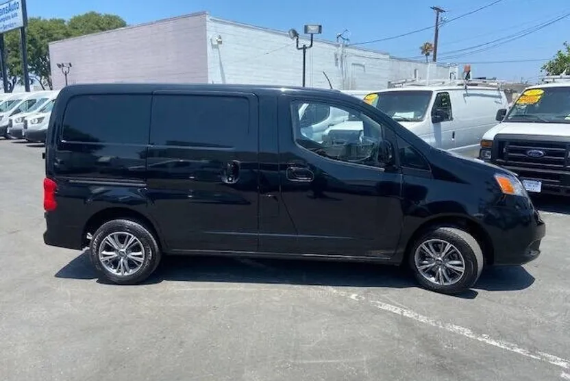 2013 Nissan NV200 SV photo 1