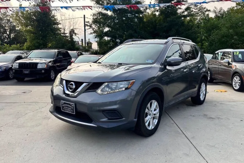 2015 Nissan Rogue SV photo 1