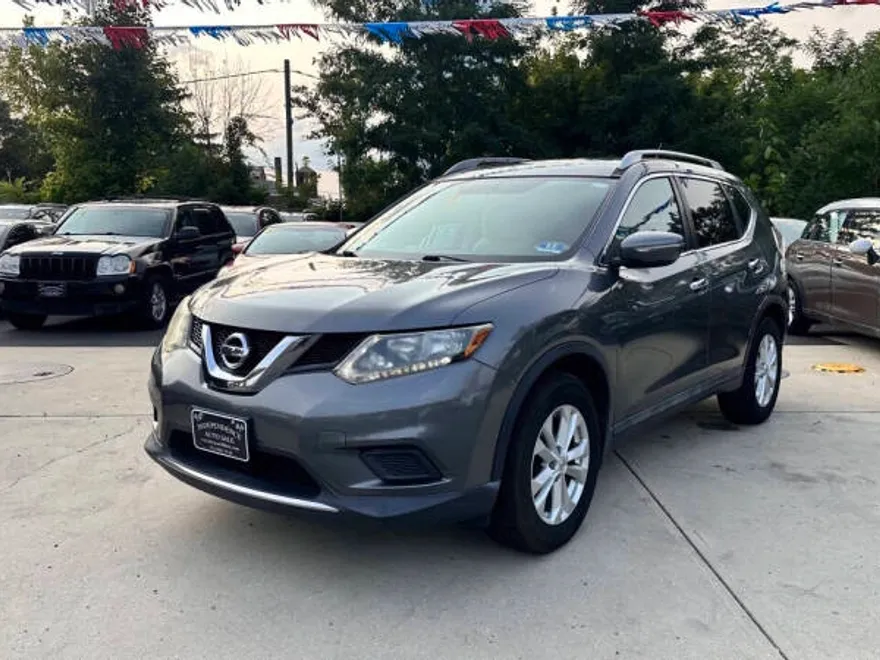2015 Nissan Rogue SV photo 1