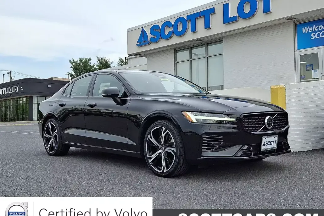 2023 Volvo S60 Recharge T8 Plus photo 1
