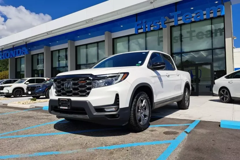 2024 Honda Ridgeline TrailSport photo 1