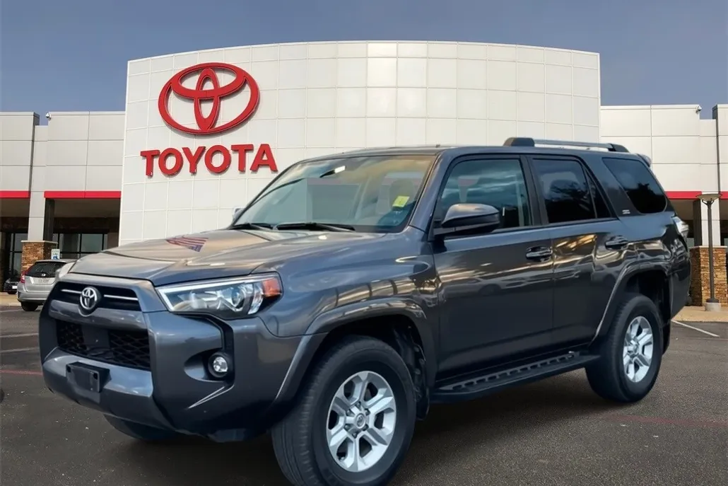 2022 Toyota 4Runner SR5 photo 1
