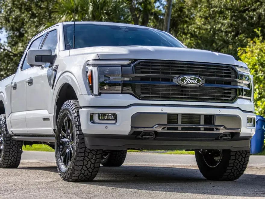 2025 Ford F-150 Platinum photo 1