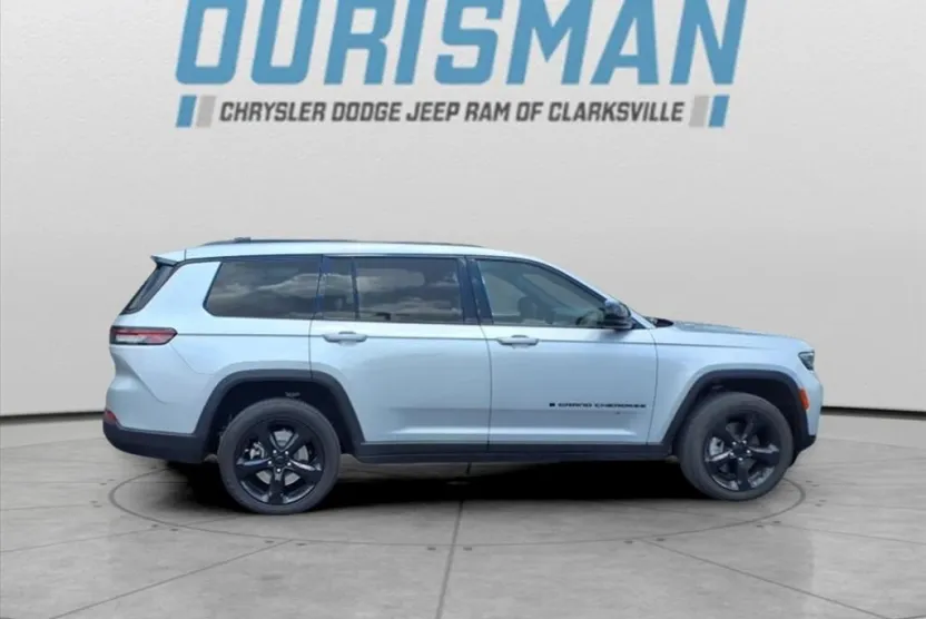 2023 Jeep Grand Cherokee Altitude photo 1