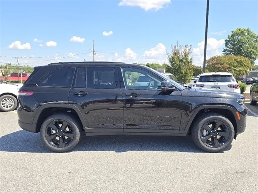 2025 Jeep Grand Cherokee Limited photo 1