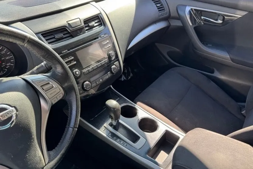 2014 Nissan Altima 2.5 SV photo 1