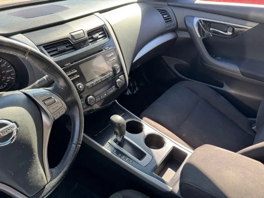 2014 Nissan Altima 2.5 SV photo 1