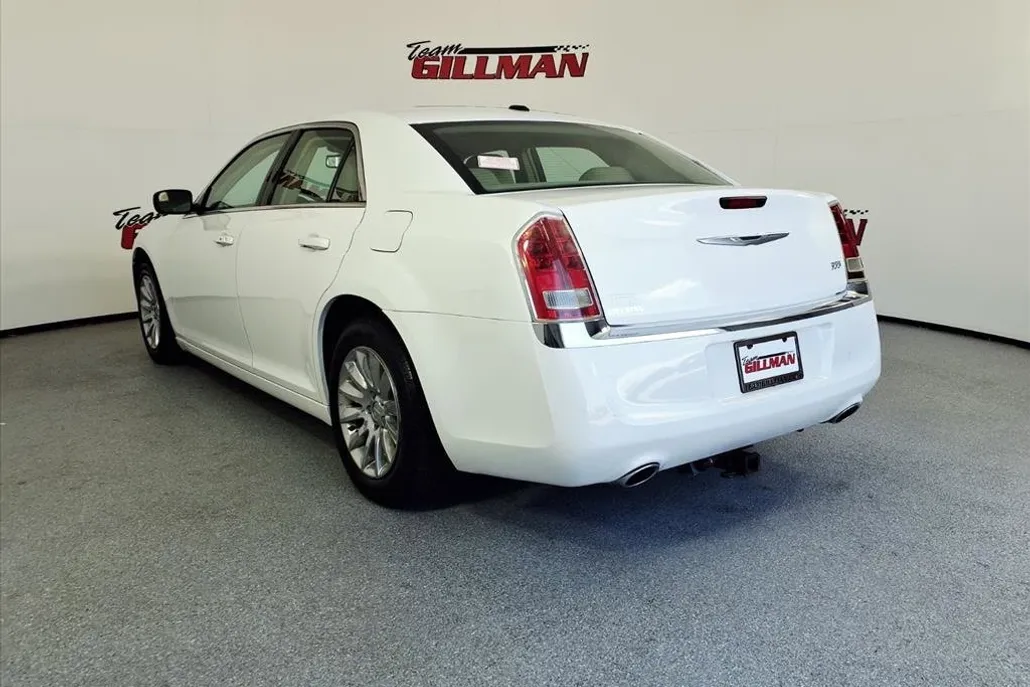 2013 Chrysler 300 Base photo 1