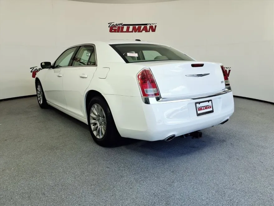 2013 Chrysler 300 Base photo 1