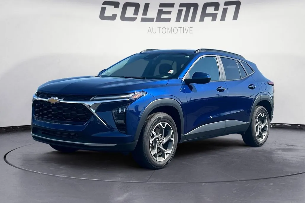2024 Chevrolet Trax LT photo 1