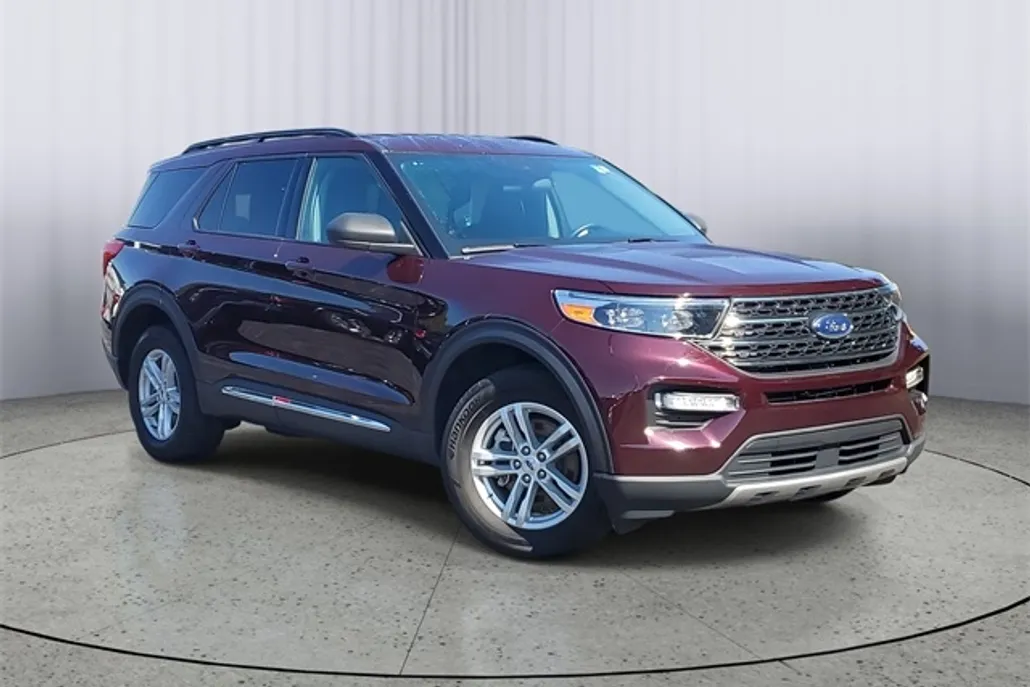 2023 Ford Explorer XLT photo 1