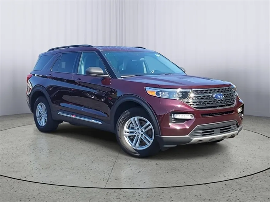 2023 Ford Explorer XLT photo 1