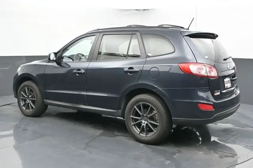 2010 Hyundai Santa Fe SE photo 1