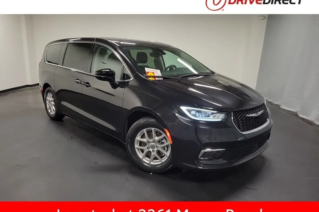 2024 Chrysler Pacifica Touring L photo 1