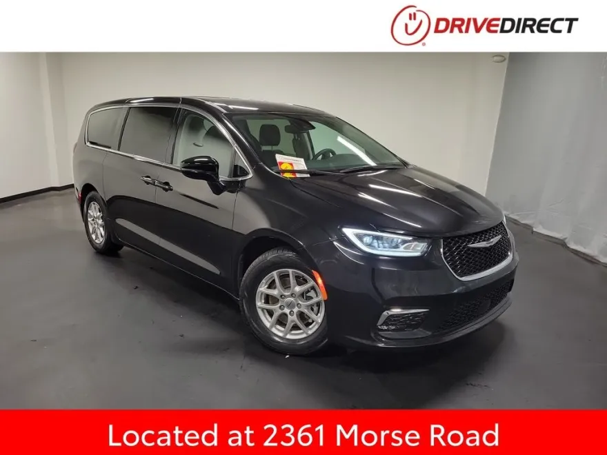 2024 Chrysler Pacifica Touring L photo 1