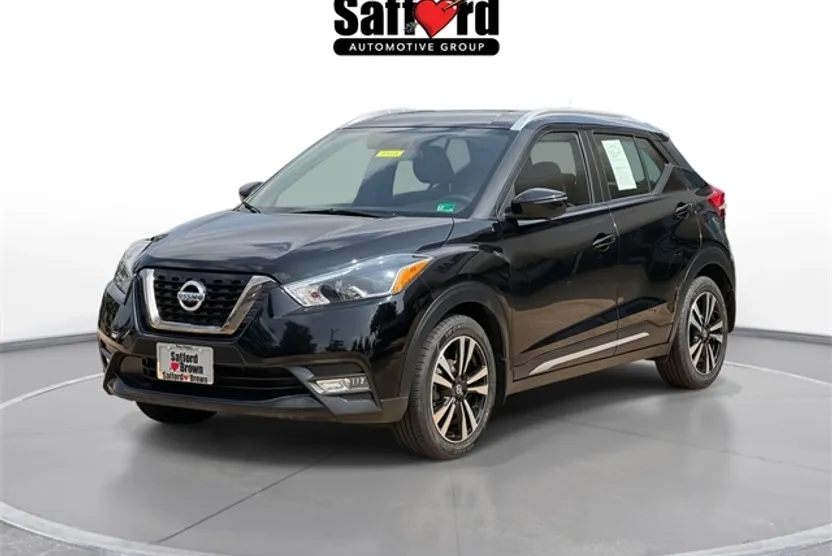 2019 Nissan Kicks SR photo 1