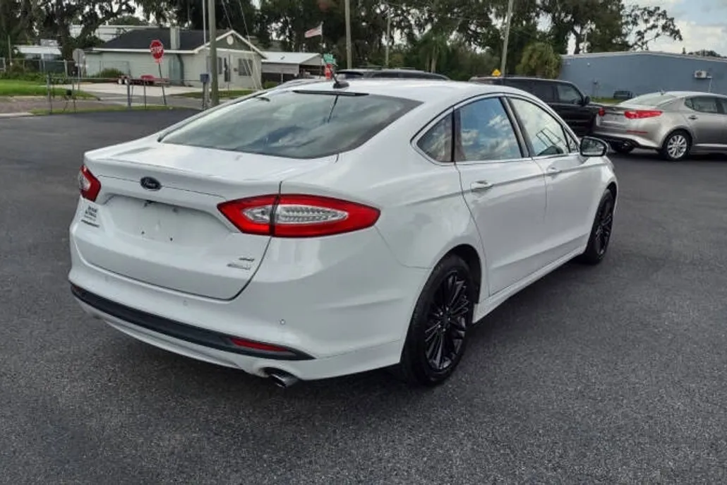 2016 Ford Fusion SE photo 1