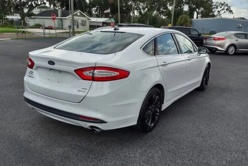 2016 Ford Fusion SE photo 1