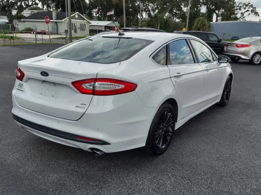2016 Ford Fusion SE photo 1