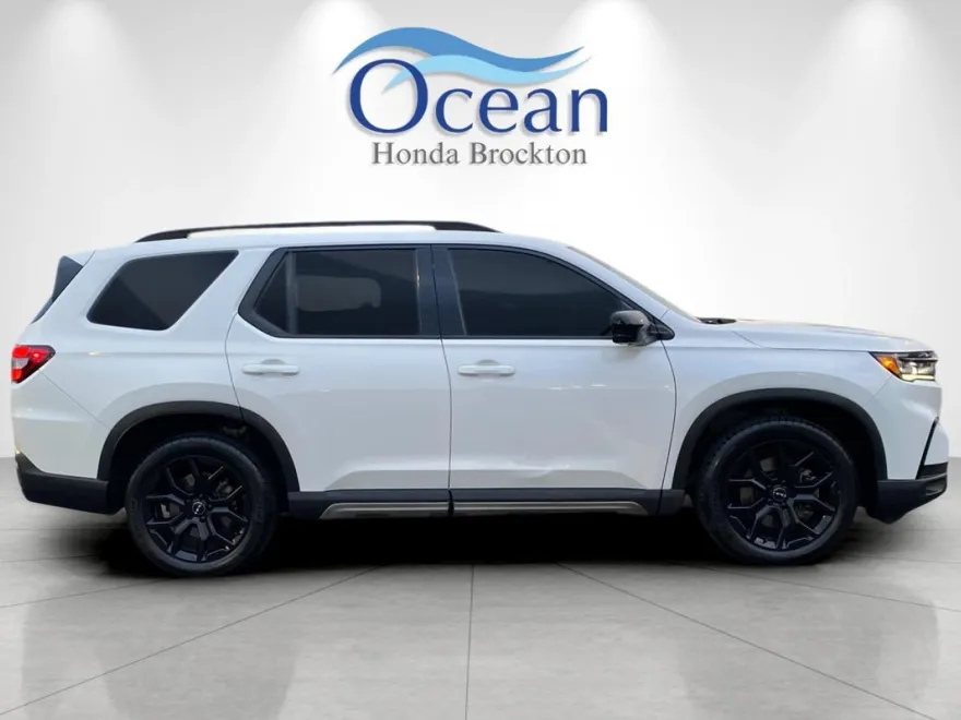 2025 Honda Pilot Black Edition photo 1