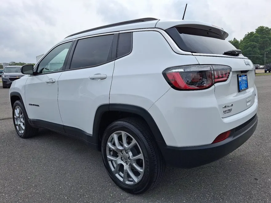 2022 Jeep Compass Latitude Lux photo 1