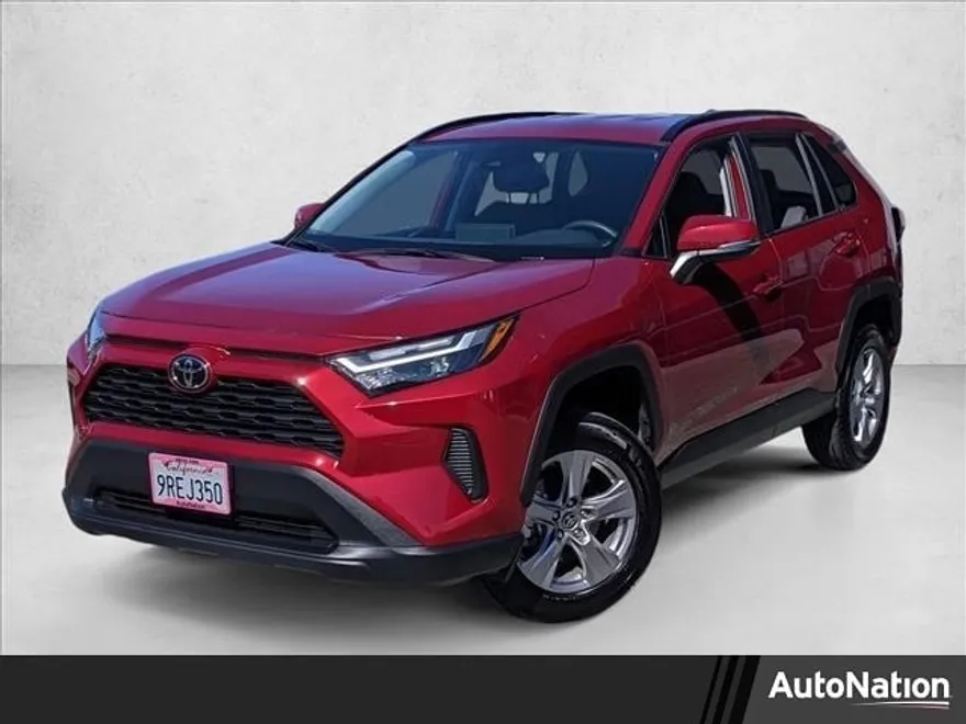 2025 Toyota RAV4 XLE photo 1