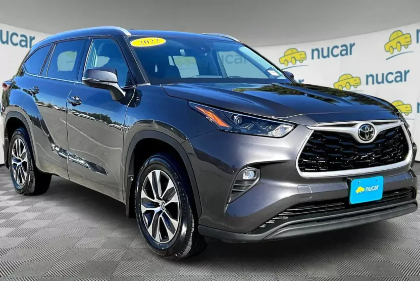 2022 Toyota Highlander XLE photo 1