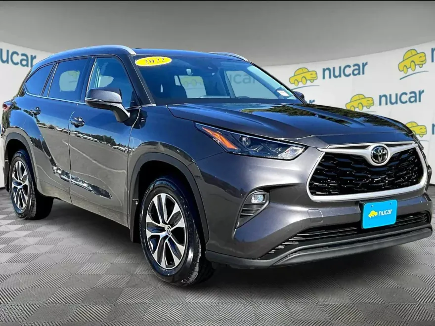 2022 Toyota Highlander XLE photo 1