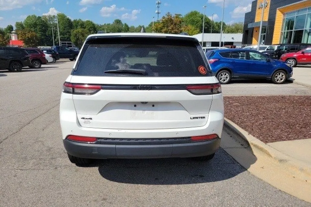 2023 Jeep Grand Cherokee Limited photo 1