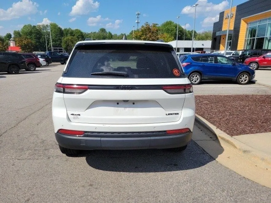 2023 Jeep Grand Cherokee Limited photo 1