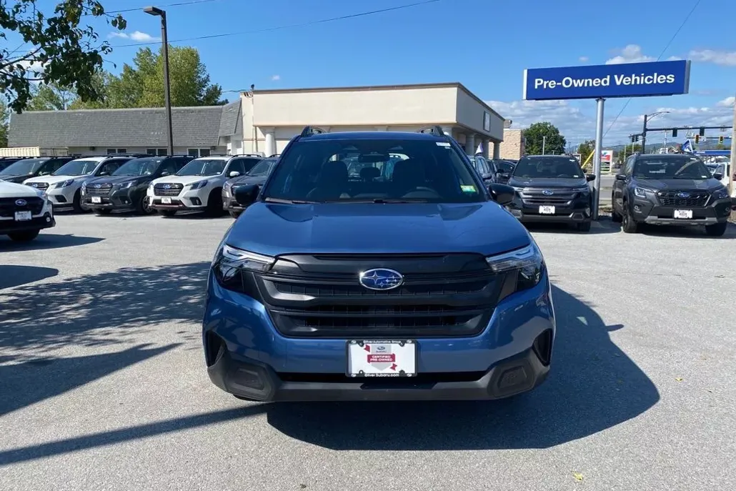 2025 Subaru Forester Base photo 1