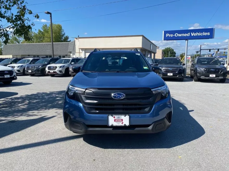 2025 Subaru Forester Base photo 1