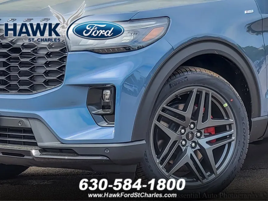 2025 Ford Explorer ST-Line photo 1