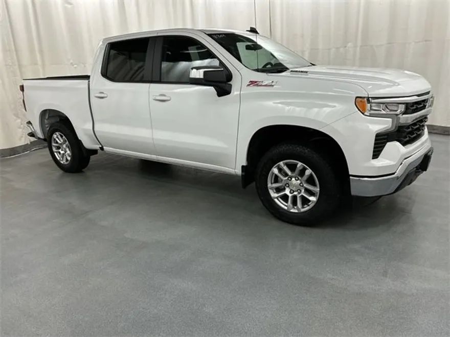 2025 Chevrolet Silverado 1500 LT photo 1