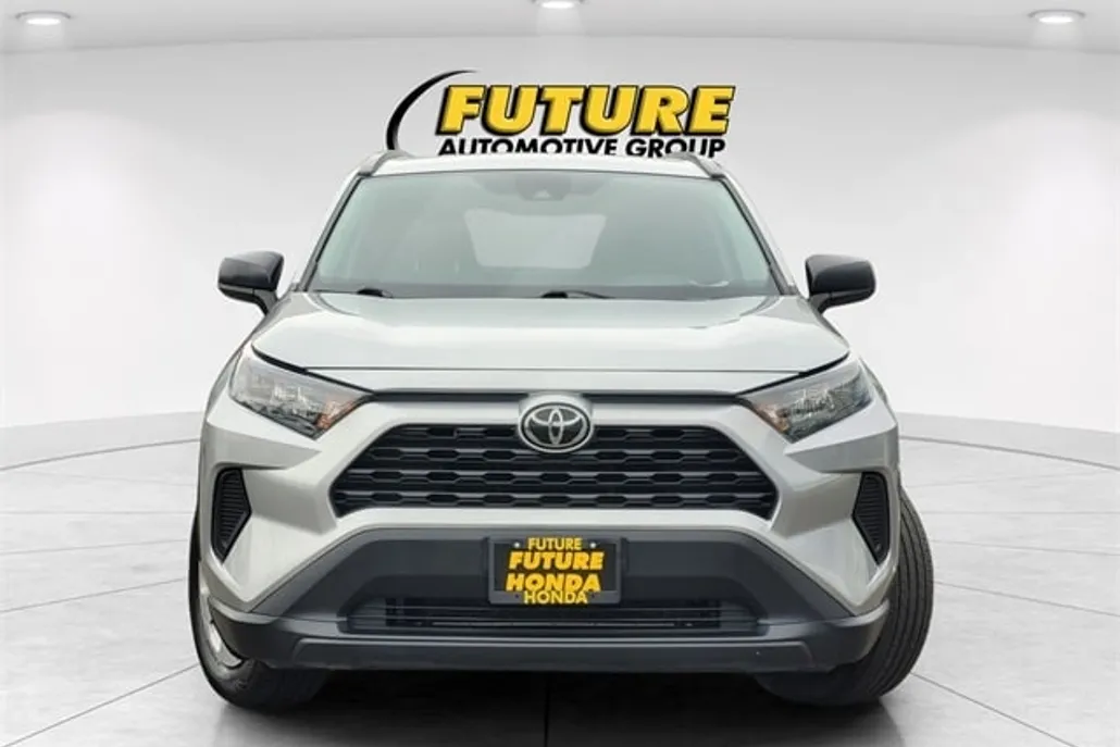 2021 Toyota RAV4 LE photo 1