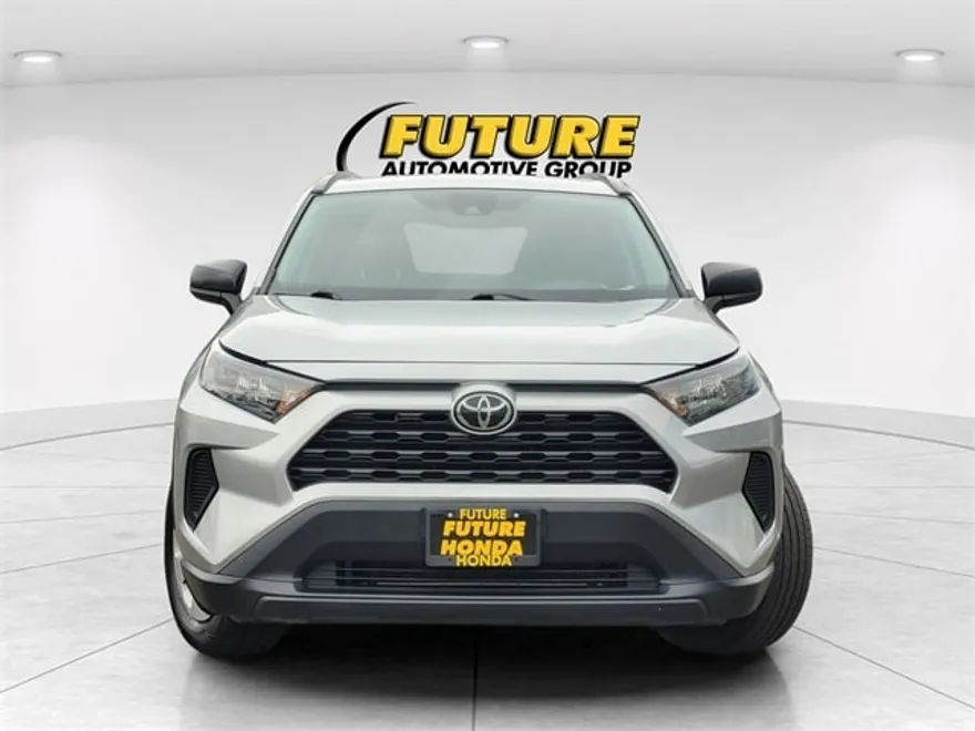 2021 Toyota RAV4 LE photo 1