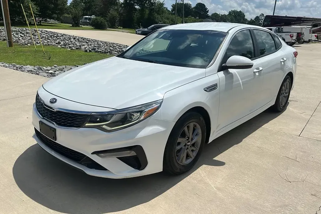 2020 Kia Optima LX photo 1