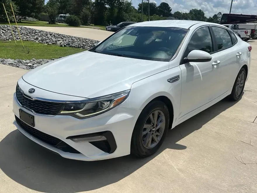 2020 Kia Optima LX photo 1